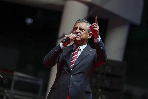 Özgür Özel'in karnesi kırıklarla dolu! Fişlemeler, ihraçlar, linç kampanyaları...